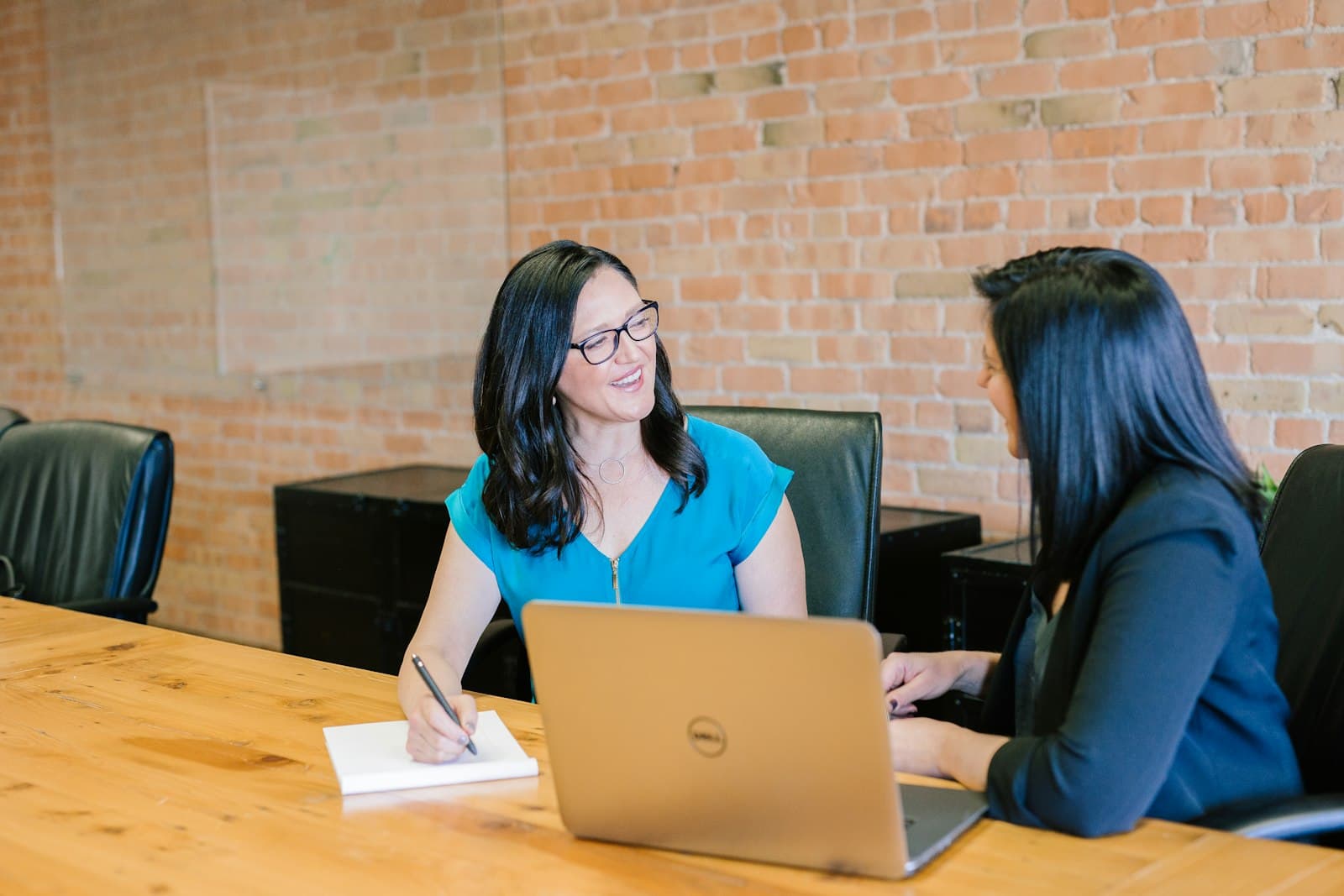 A consultant meeting one-to-one with a client